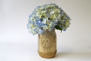 DIY: Glitter and Gold Mason Jars