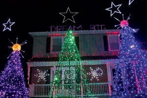 We Found 3 of the Craziest Christmas Light Houses in Washington
