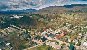 The Billionaire and the Flood: How a Tragedy Transformed the Greenbrier Resort and the Blue-Collar Town that Depended on It