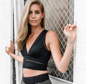 Smoothie Bowls, Dirty Lemon Water, and Banana Chips: What a Model Preparing For Pageant Season Really Eats In a Day