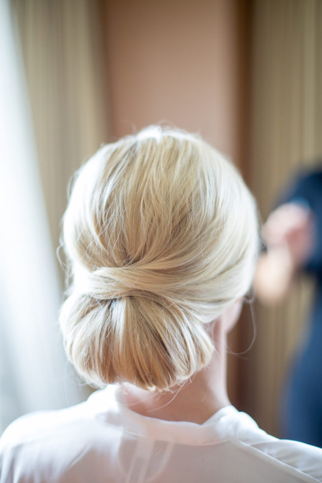 01-JW-GettingReady-019 01-JW-GettingReady-019