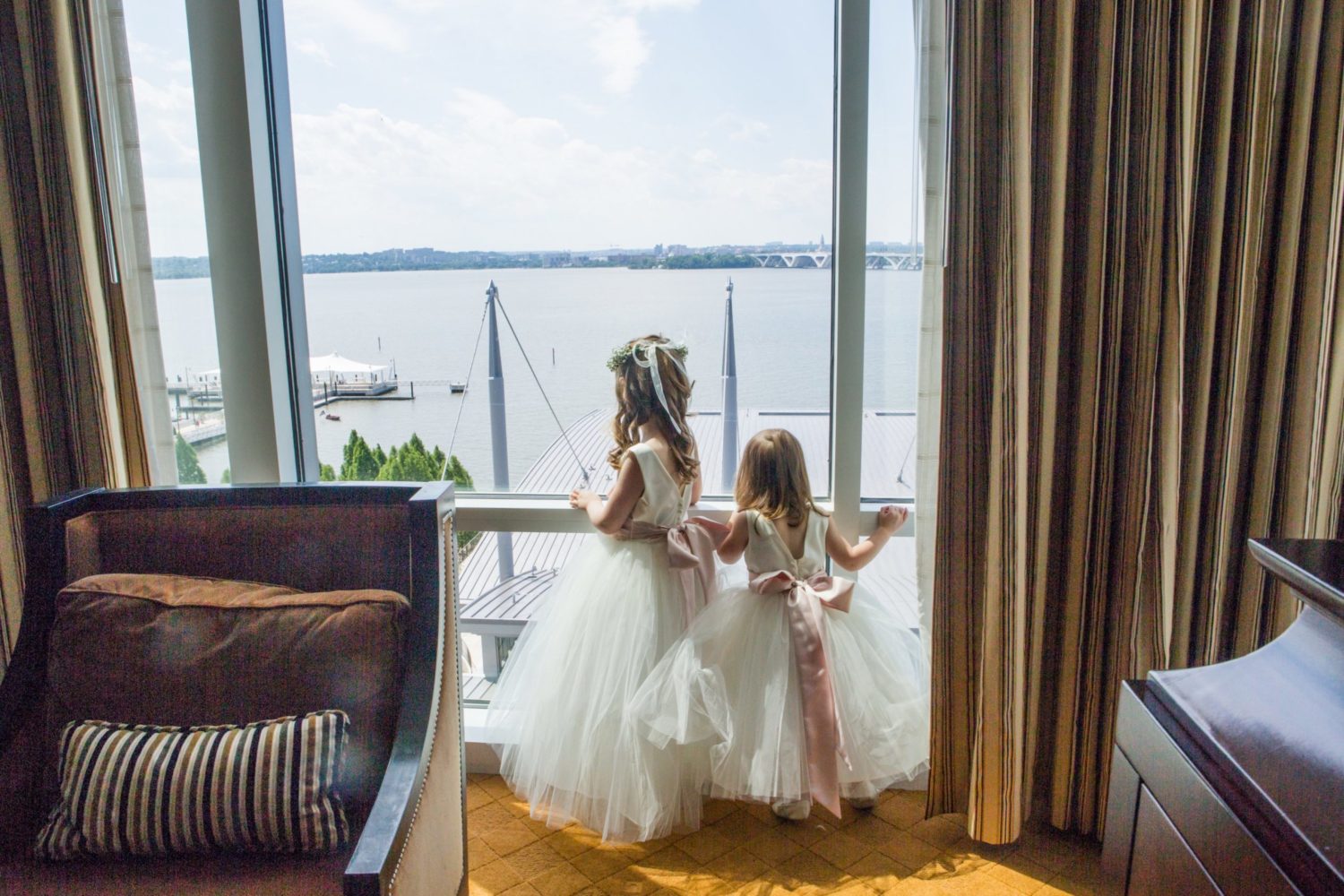 01-JW-GettingReady-036 01-JW-GettingReady-036