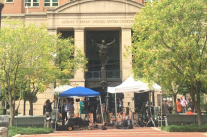 Protesters, Sketch Artists, and an Early-Rising Intern: The Scene at the Manafort Trial’s First Day