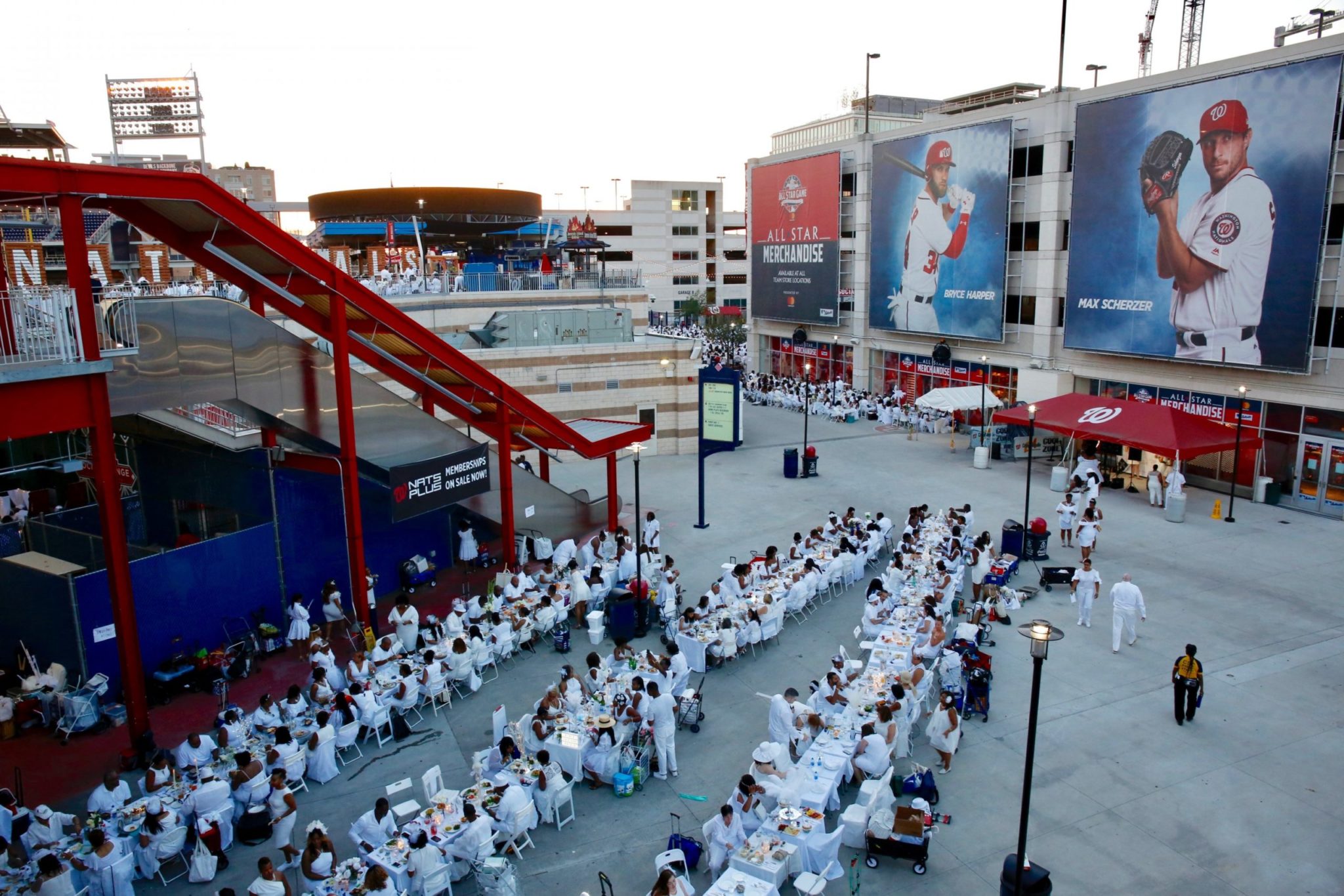 PHOTOS: Check Out the Elaborate Outfits and Tablescapes at DC’s 2018 Dîner en Blanc