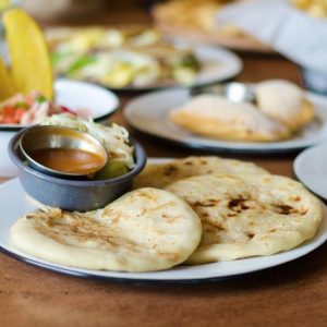 Por qué casi todos los restaurantes salvadoreños en DC sirven comida mexicana