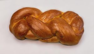 Local Challah Makes It Big in “Fiddler on the Roof” at the National Theatre