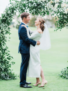 This Micro-Wedding Featured Elegant Decor and a Surprise Magician During Cocktail Hour
