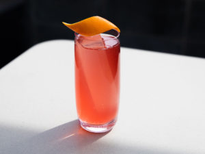 The ’90s Are Back in the Cocktail World in a Major Way. Here Are 6 Throwback Drinks to Try.