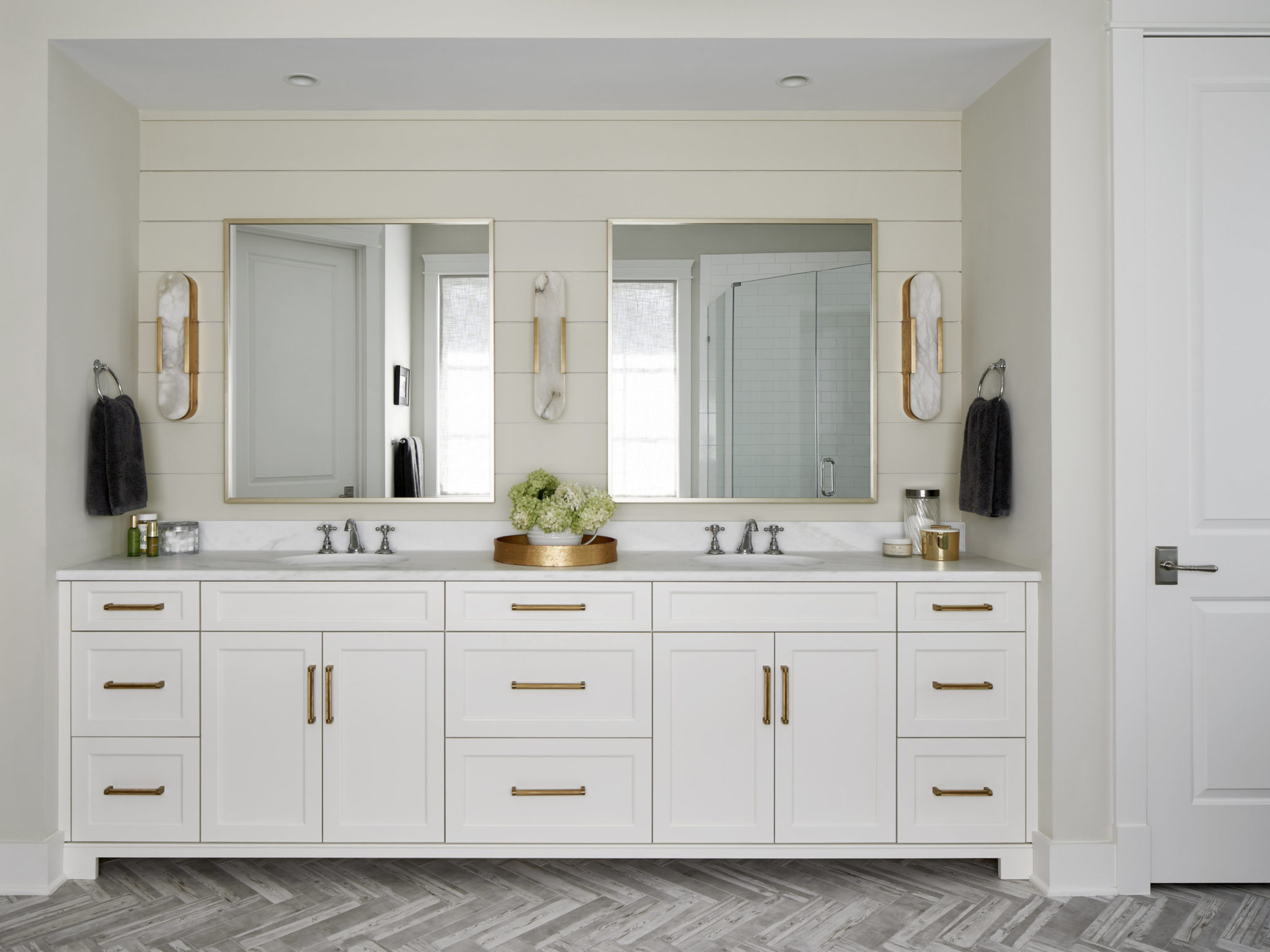 Look Inside a Pair of Airy and Bright Main Bathroom Renovations