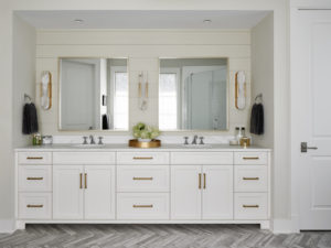 Look Inside a Pair of Airy and Bright Main Bathroom Renovations