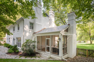 Photos: Check Out 3 Gorgeous Screened Porches