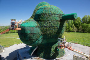 Glenstone’s Jeff Koons Sculpture Has 24,000 Plants and One Seriously Dedicated Caretaker