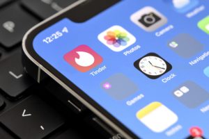 A Facebook Group Is Helping DC Women Dig Up Dirt on Potential Dates