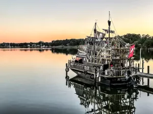 Remember That Pirate-Ship Houseboat? It’s Now an Airbnb.