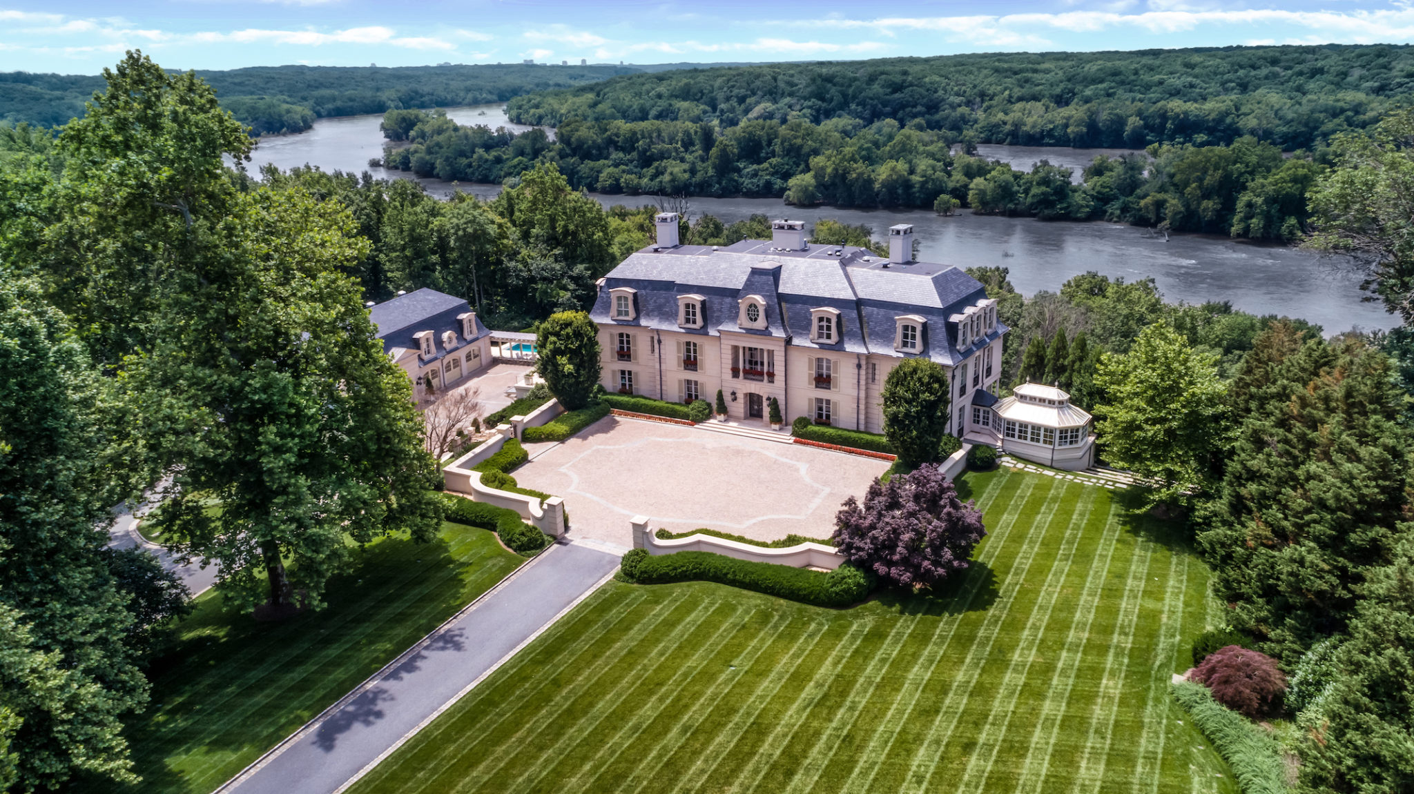 Dan Snyder's former mansion in Potomac, Maryland, is still for sale.