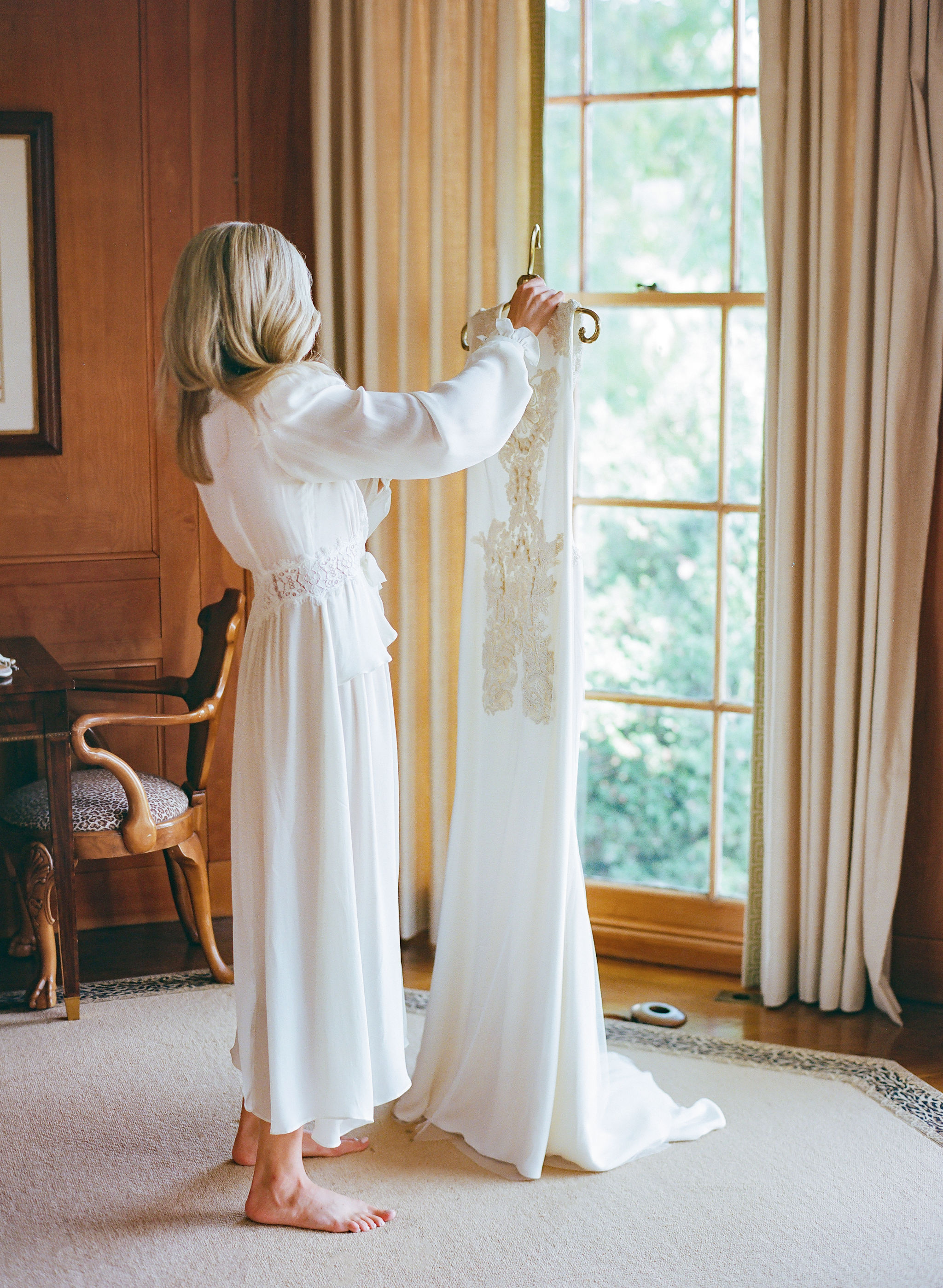 1_SallyRichard-GettingReady_089