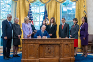 The Resolute Desk Is Ugly and the President Should Get a New One
