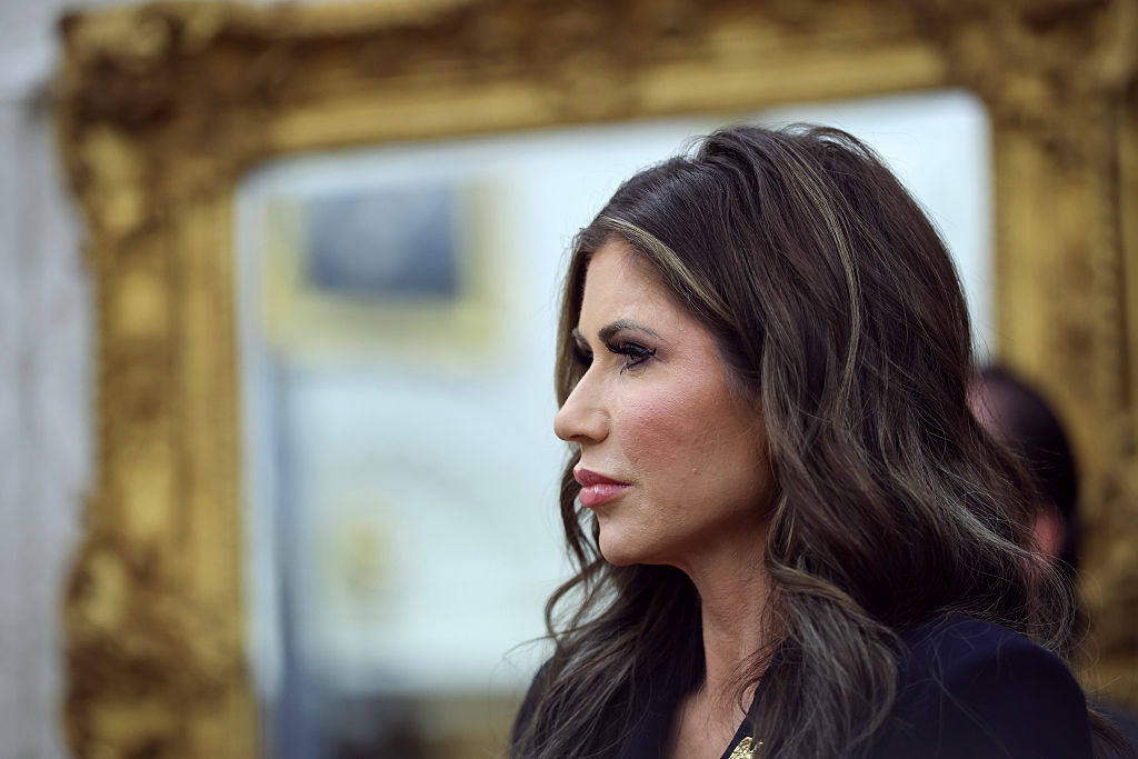 Kristi Noem purse theft arrest