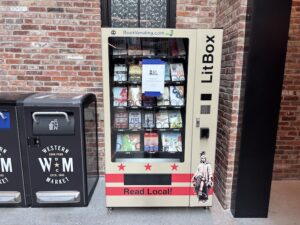 A Vending Machine for DC Books Has Arrived in Western Market